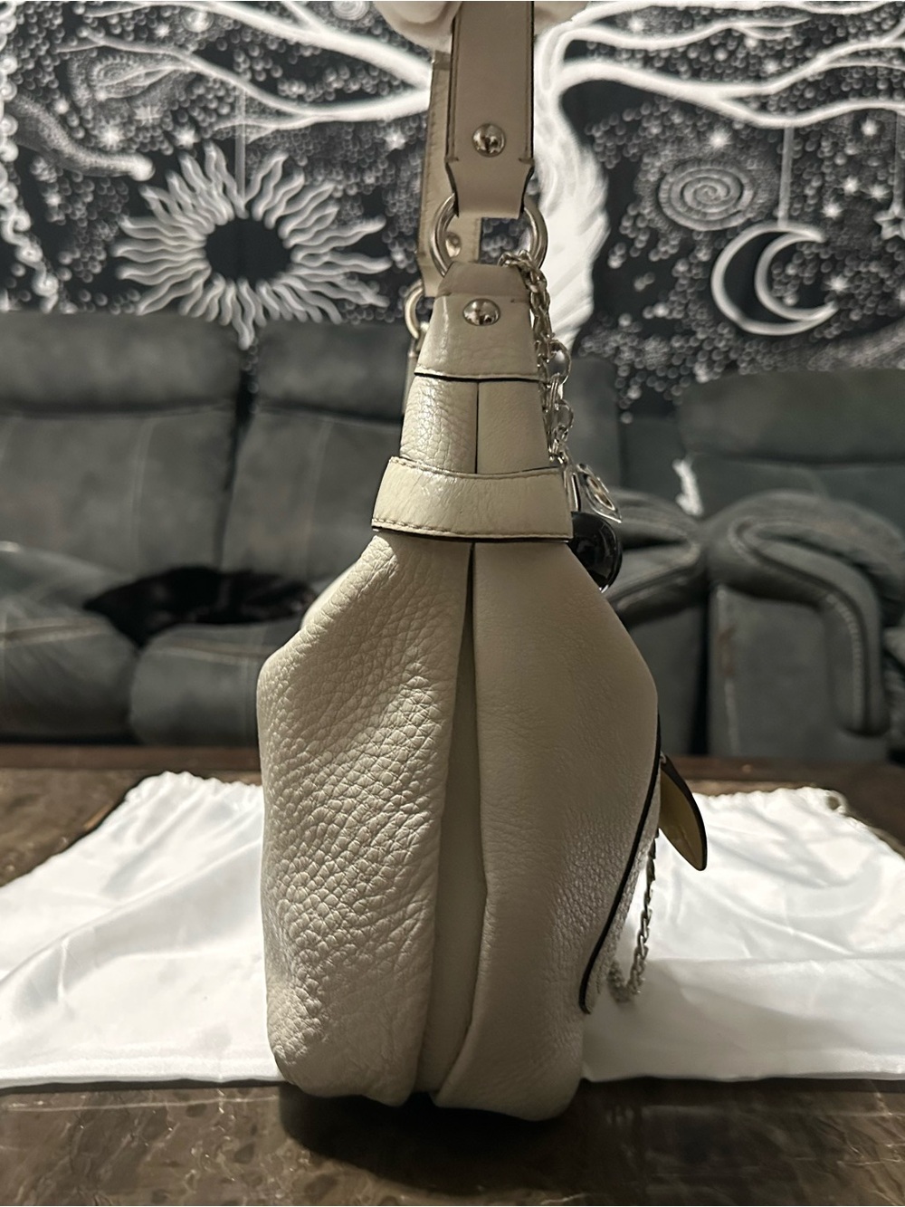 Vintage Coach soho Cream Pebbled Leather Shoulder Bag with Chain Detail - Picture 12 of 15